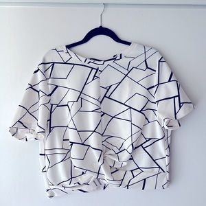 Geo Twist Hem Top Size 3XL
